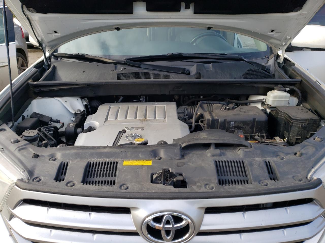 2012 Toyota Highlander - Image 12