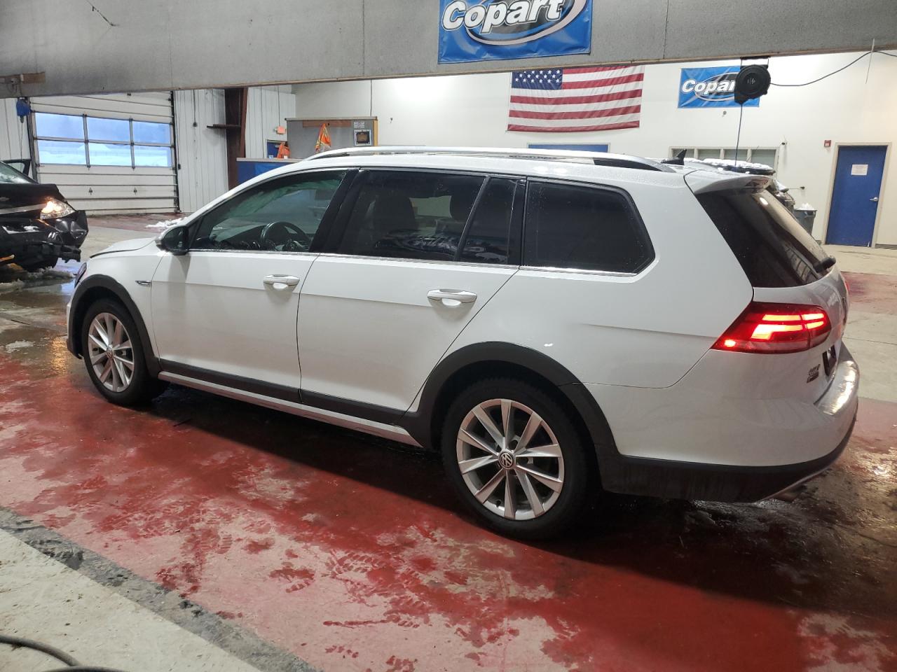 2018 Volkswagen Golf - Image 2