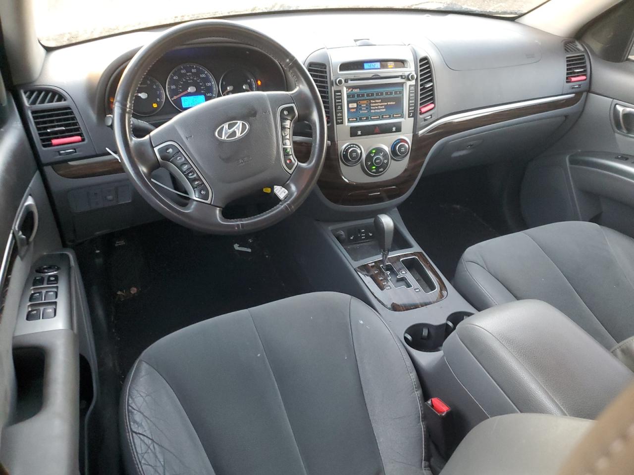 2010 Hyundai Santa Fe - Image 8