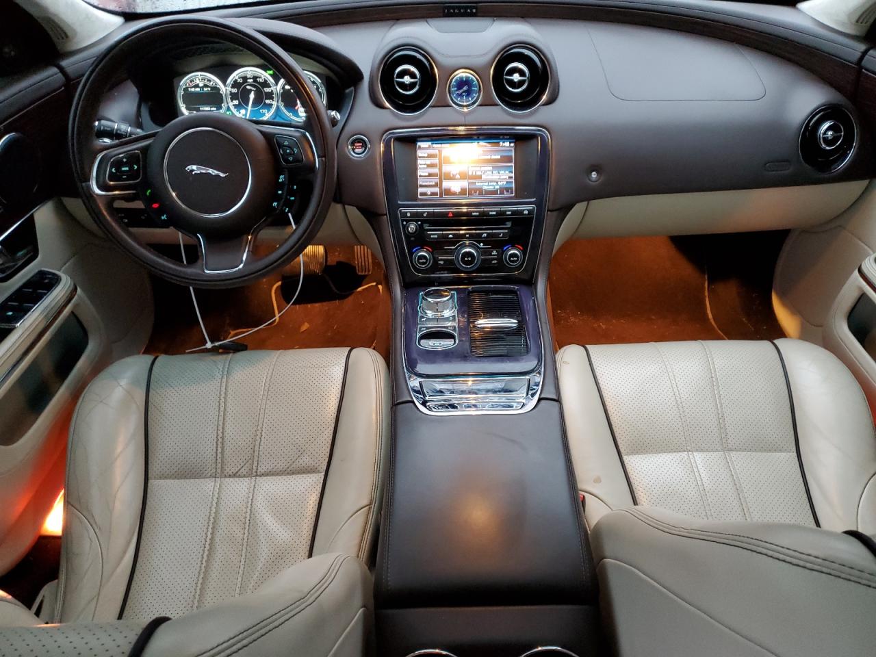 2013 Jaguar XJ - Image 8