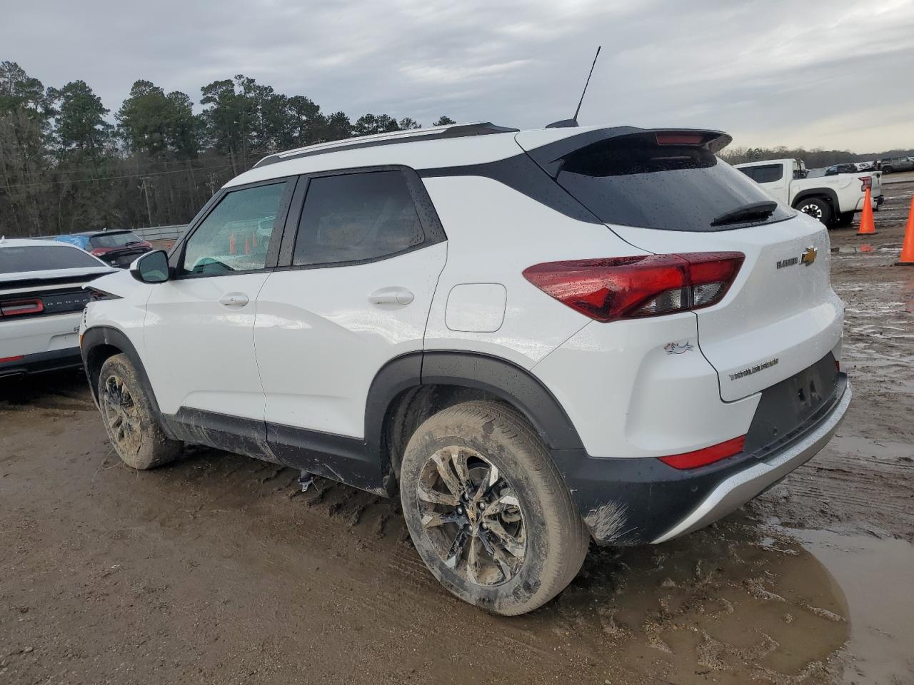 2022 Chevrolet TrailBlazer - Image 2