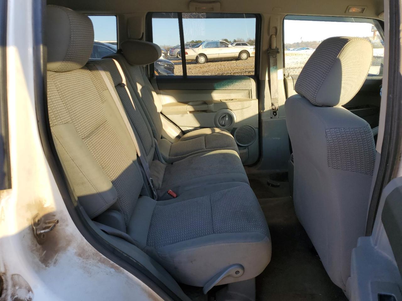 2006 Jeep Commander - Image 11