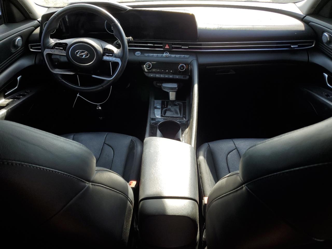 2021 Hyundai Elantra - Image 8