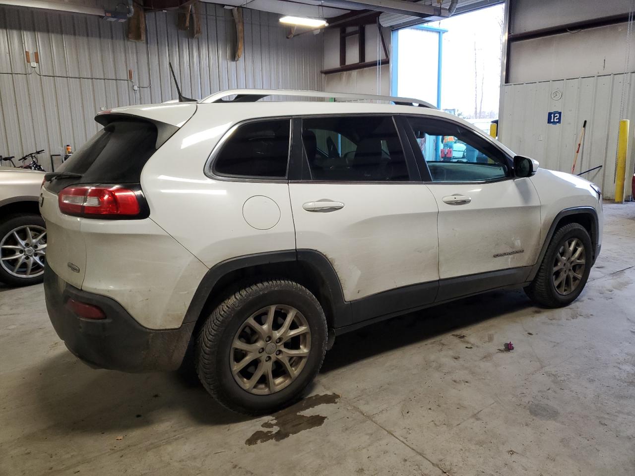 2016 Jeep Grand Cherokee - Image 3