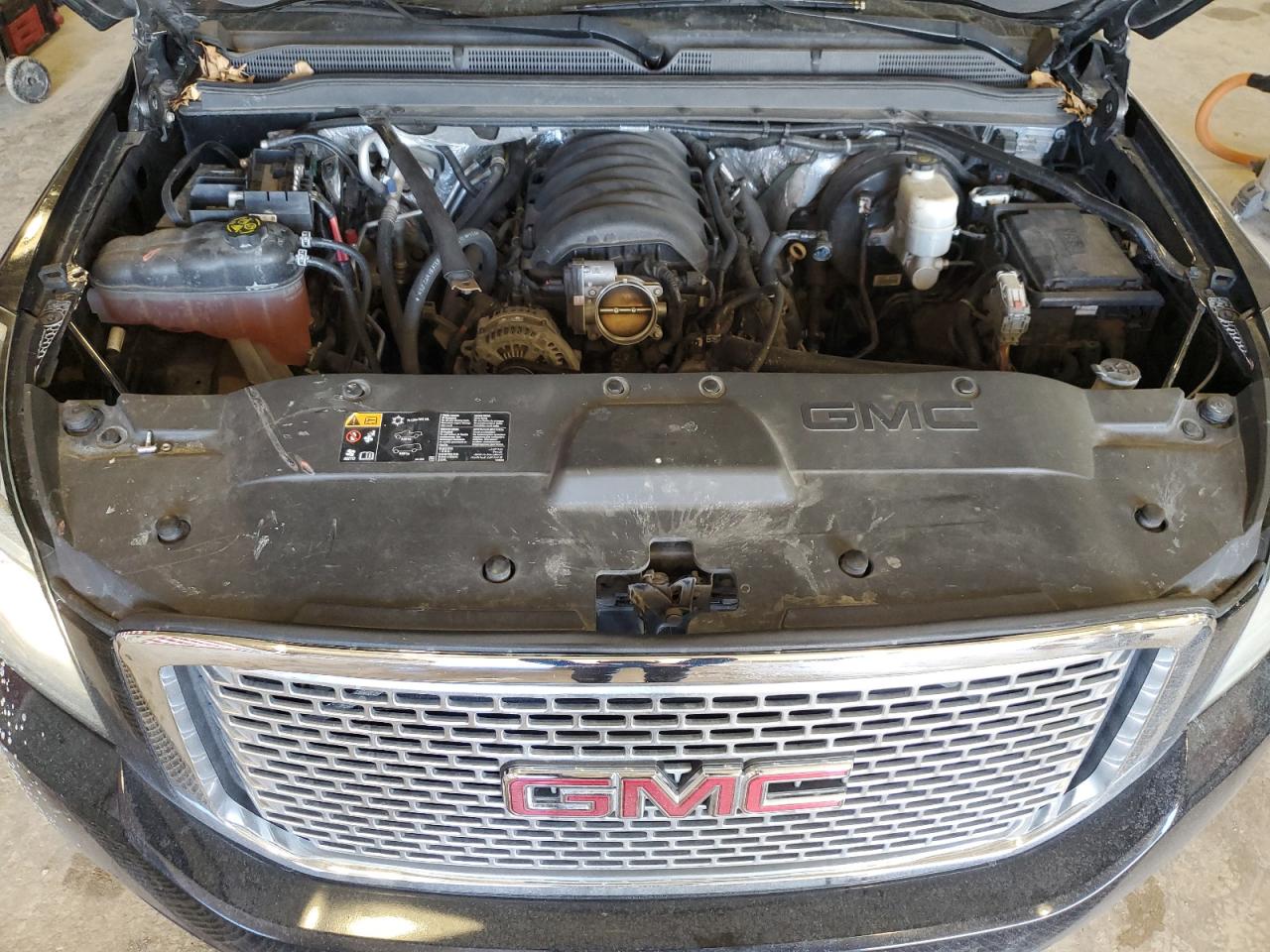 2015 GMC Yukon - Image 12