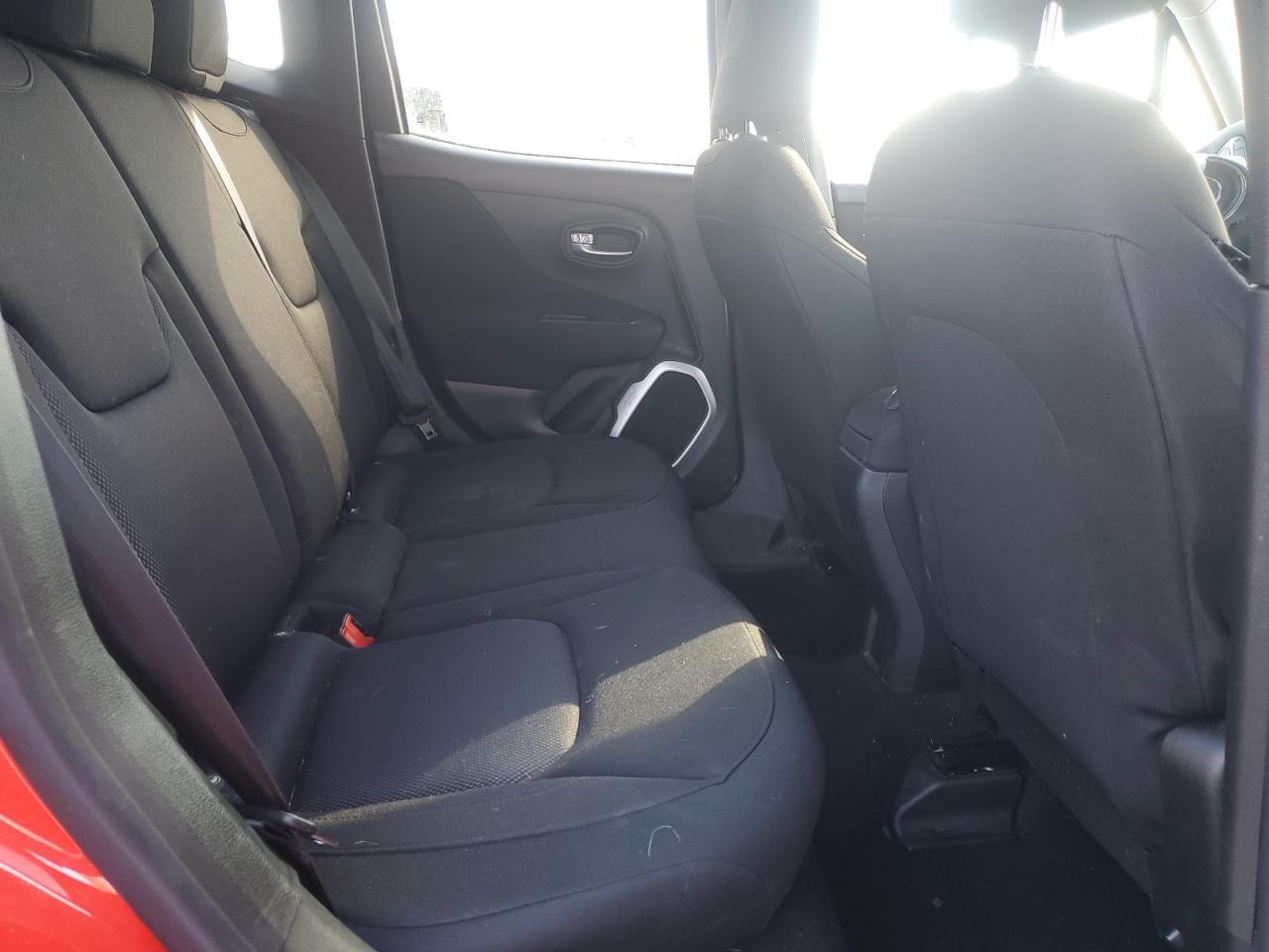 2018 Jeep Renegade - Image 11