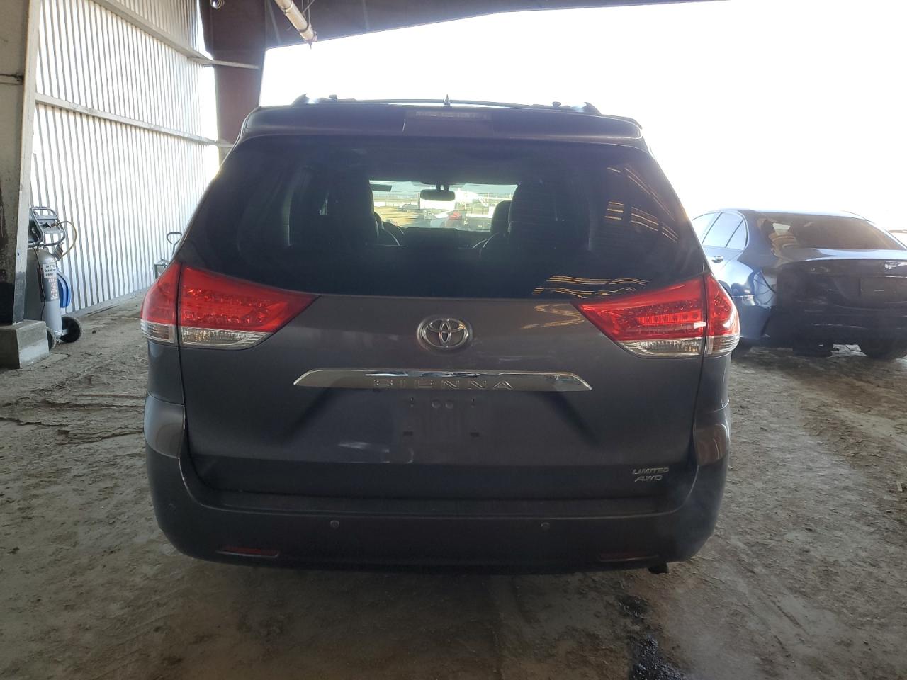 2013 Toyota Sienna - Image 6