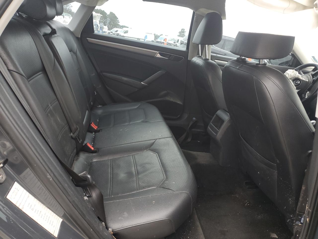 2016 Volkswagen Passat - Image 10
