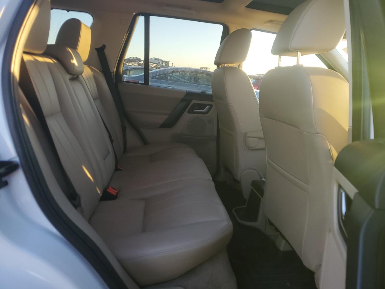 2013 Land Rover LR2 - Image 11