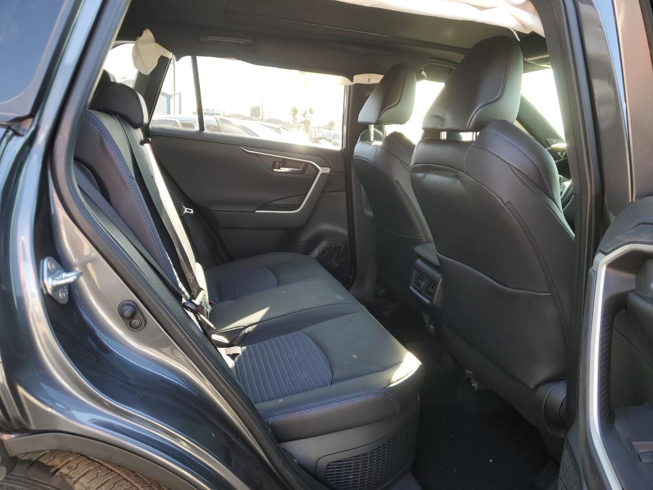 2024 Toyota RAV 4 - Image 11