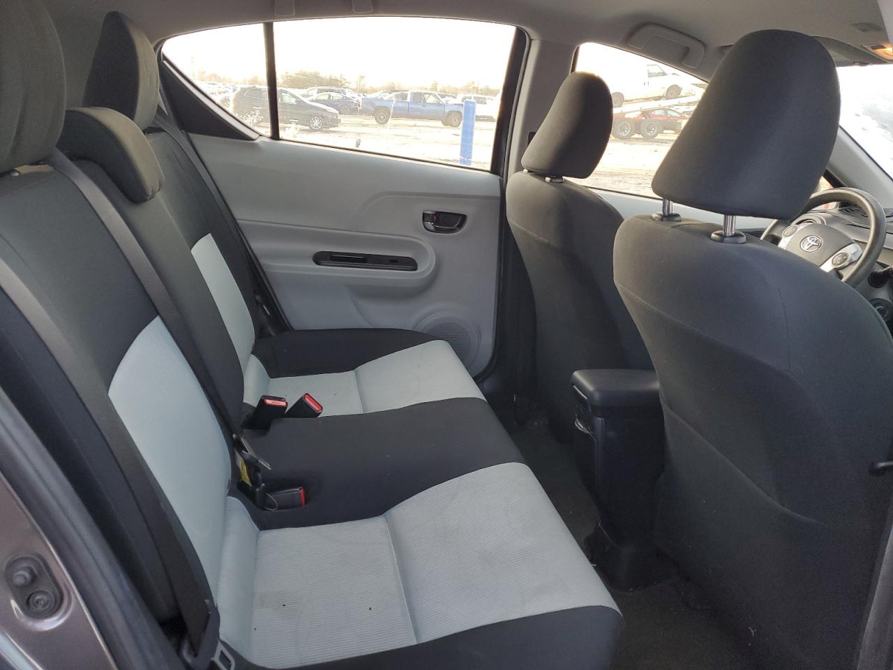 2012 Toyota Prius - Image 10