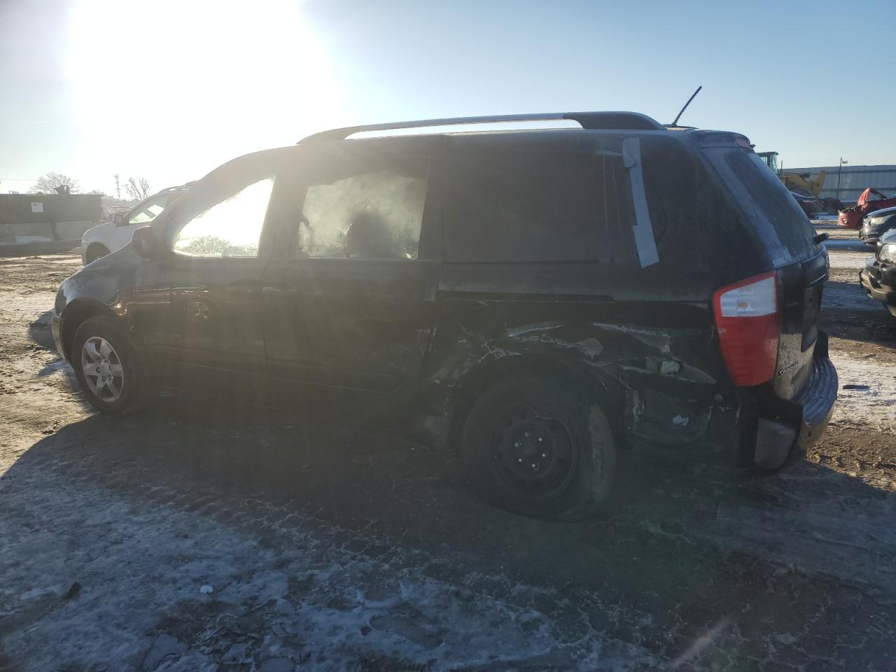 2010 Kia Sedona - Image 2