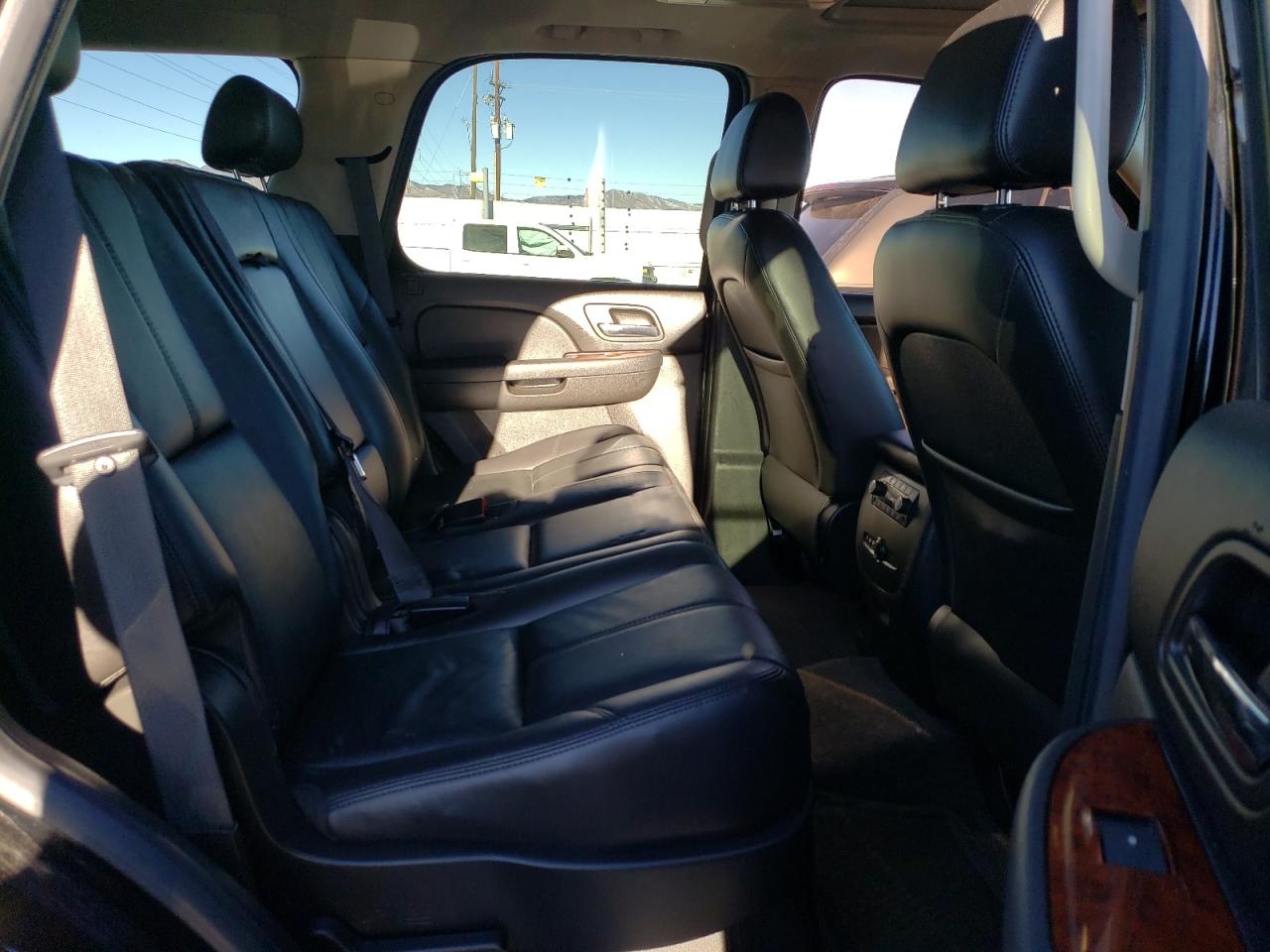 2010 GMC Yukon - Image 12