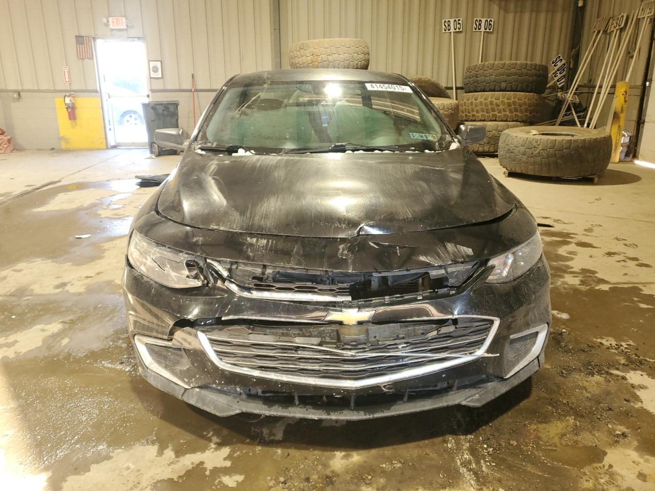 2017 Chevrolet Malibu - Image 5