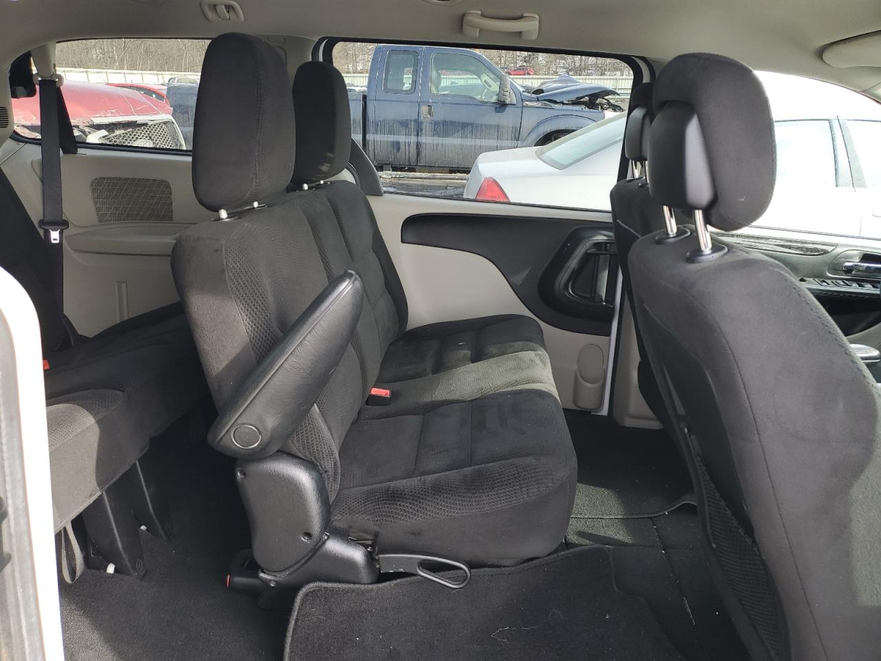 2017 Dodge Caravan - Image 11