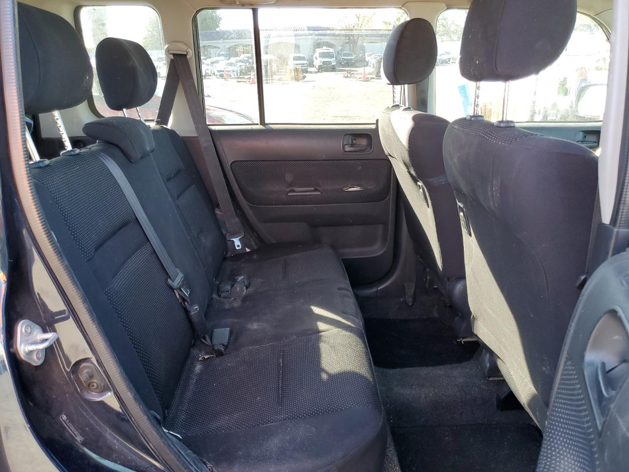 2005 Scion xB - Image 10