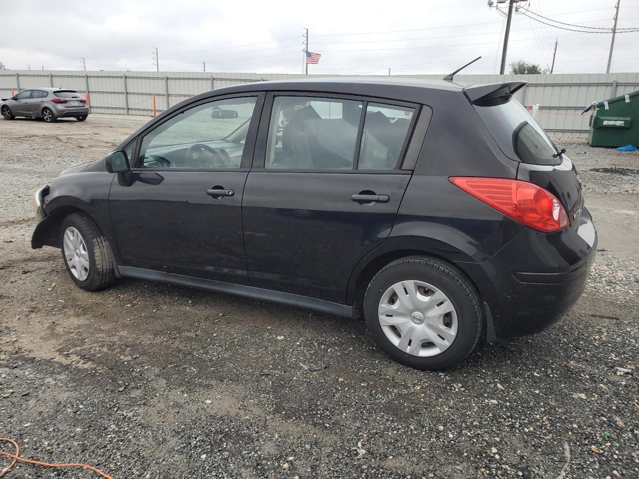 2011 Nissan Versa - Image 2