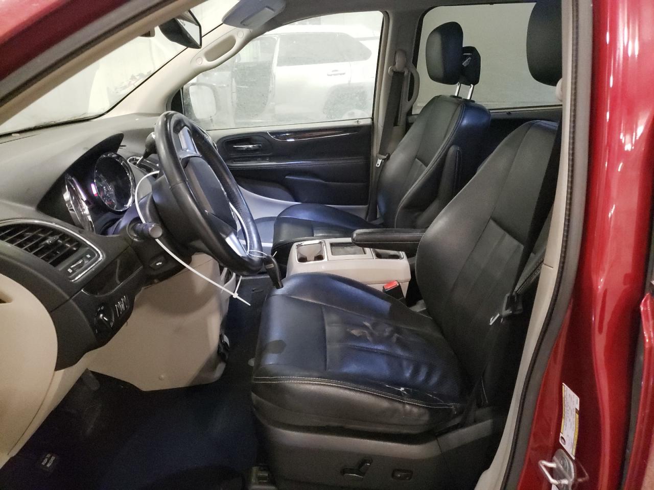 2013 Chrysler Town & Country - Image 7