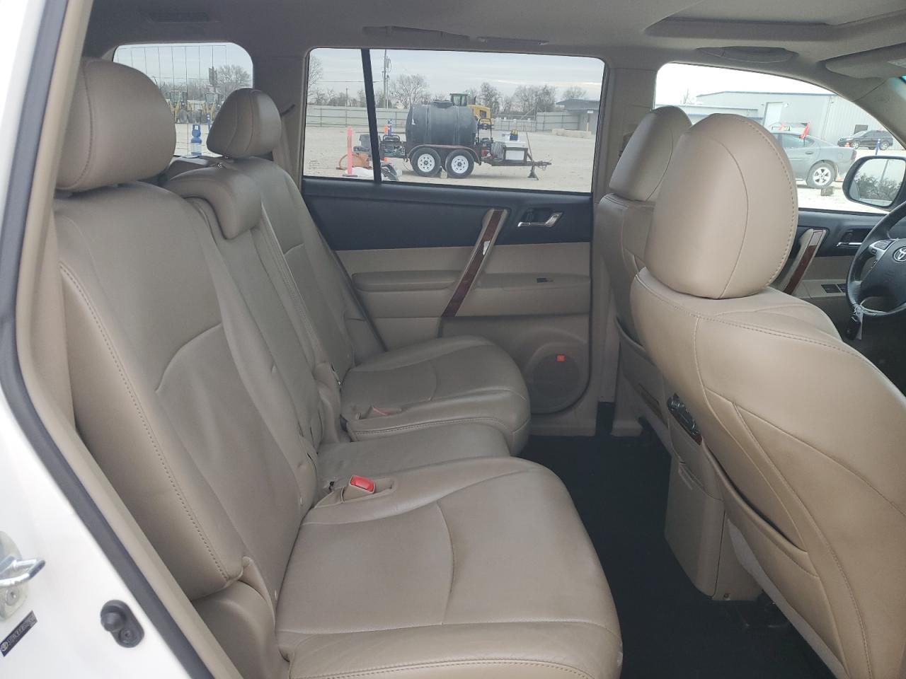 2011 Toyota Highlander - Image 11