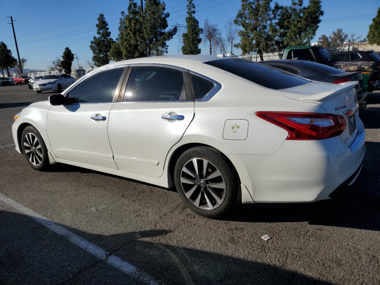 2017 Nissan Altima - Image 2