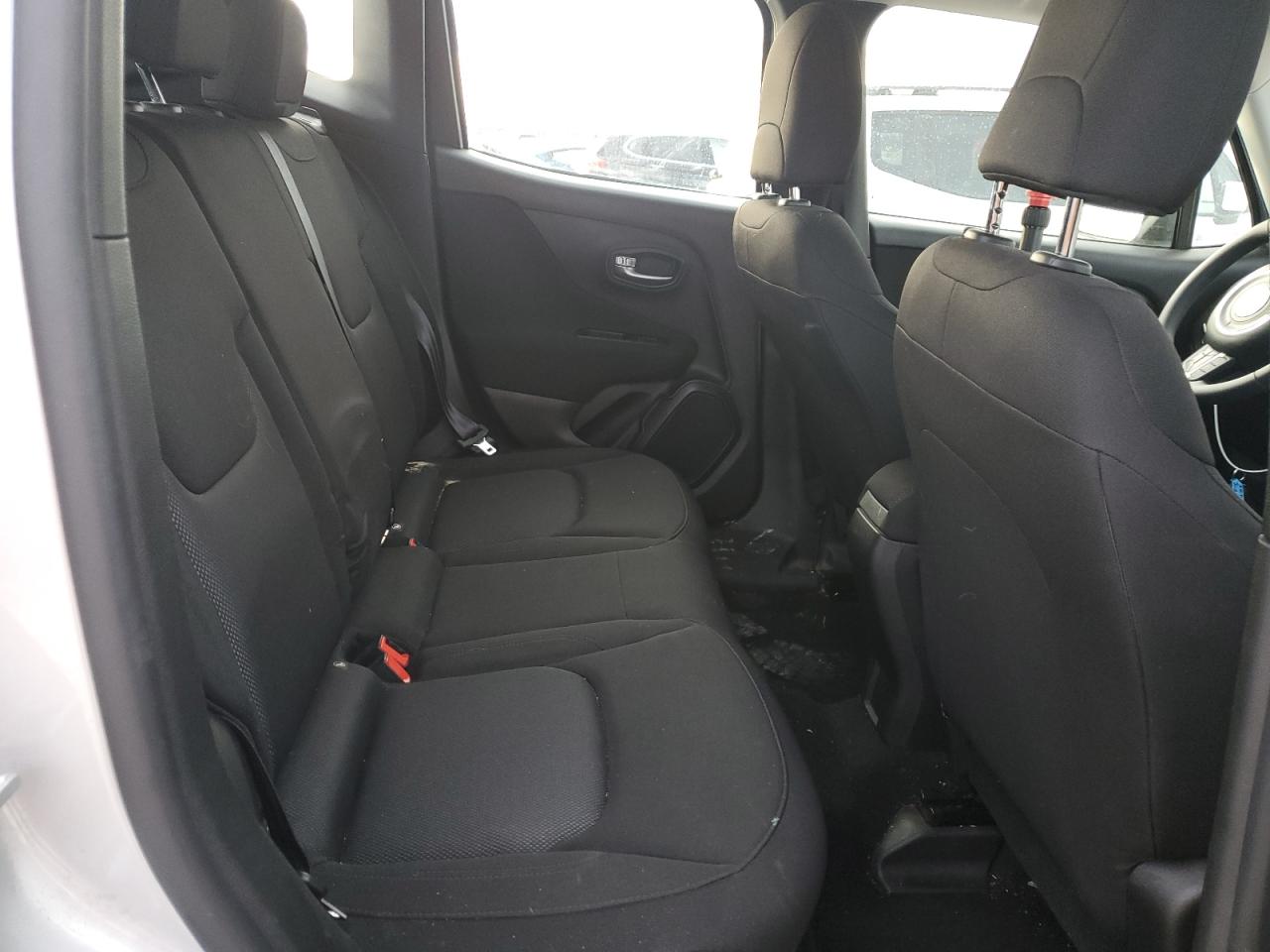2020 Jeep Renegade - Image 11