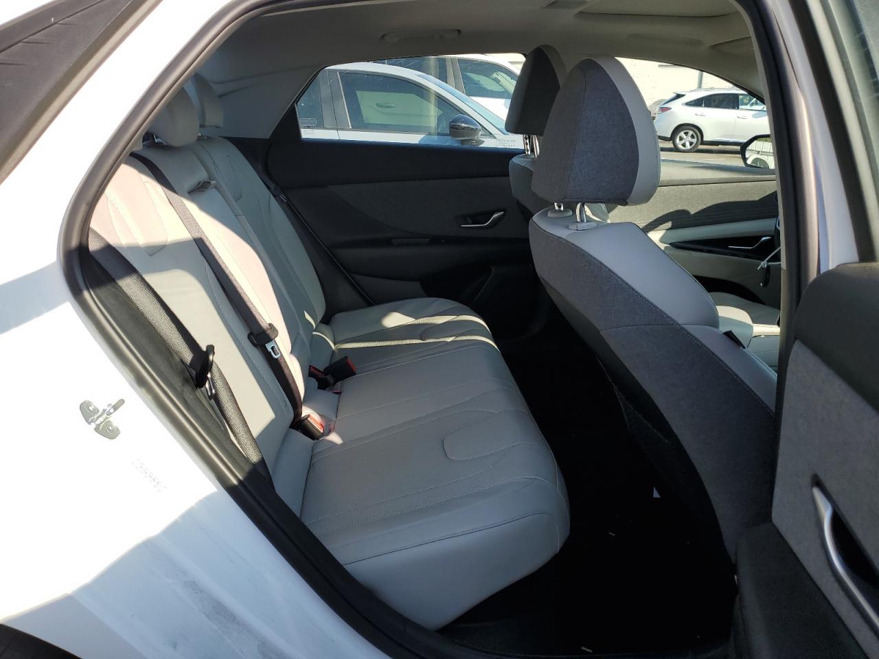 2023 Hyundai Elantra - Image 10