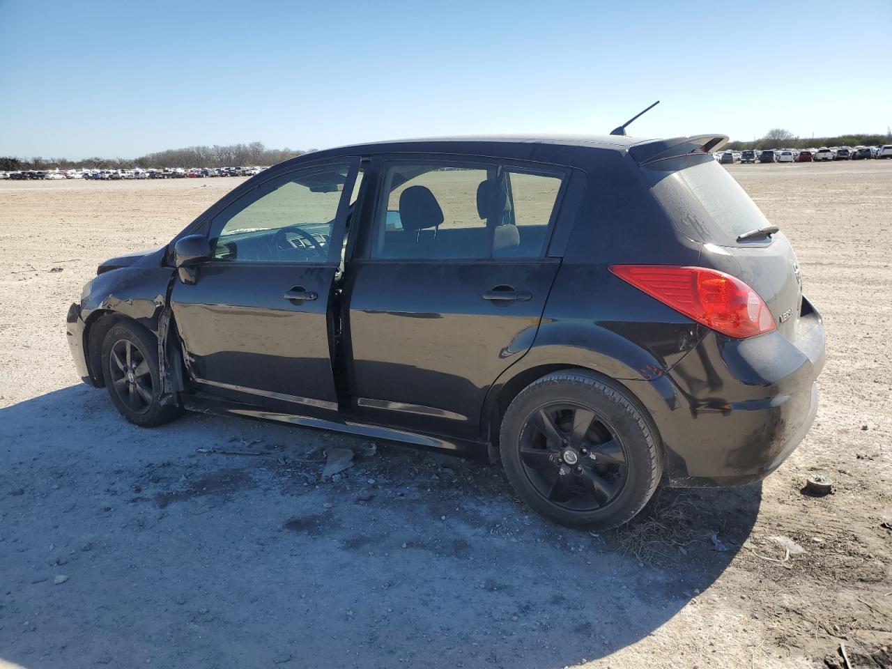 2010 Nissan Versa - Image 2