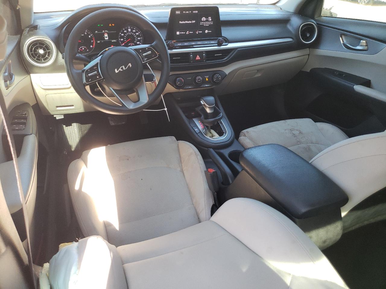 2022 Kia Forte - Image 8