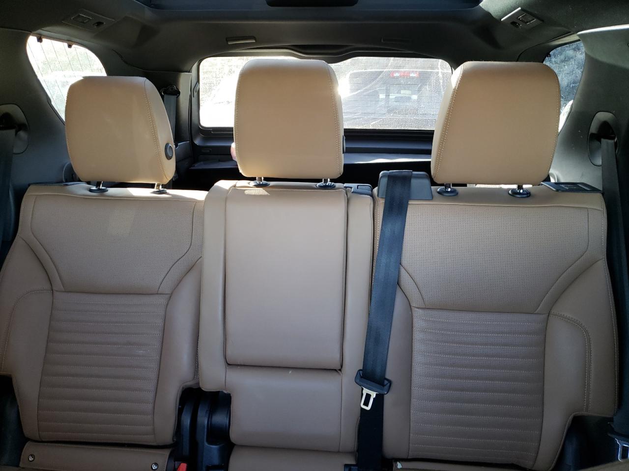 2023 Land Rover Discovery - Image 10