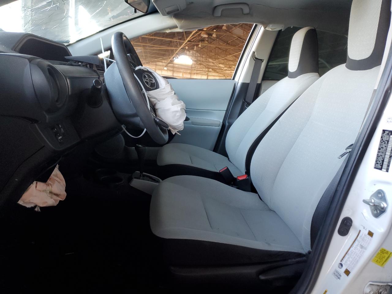 2013 Toyota Prius - Image 7