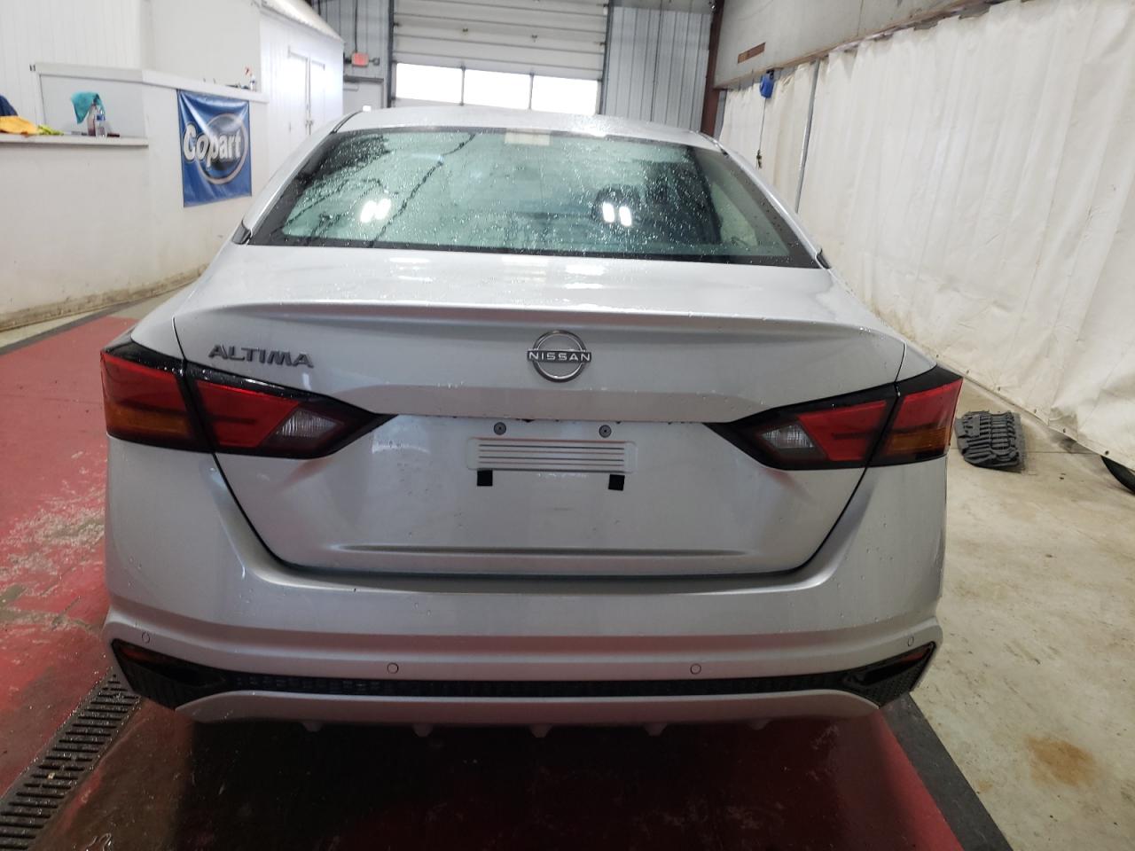 2024 Nissan Altima - Image 6