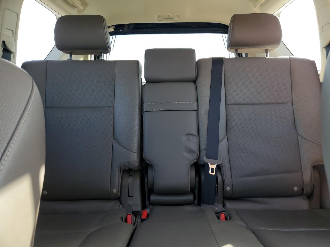 2017 Lexus GX - Image 10