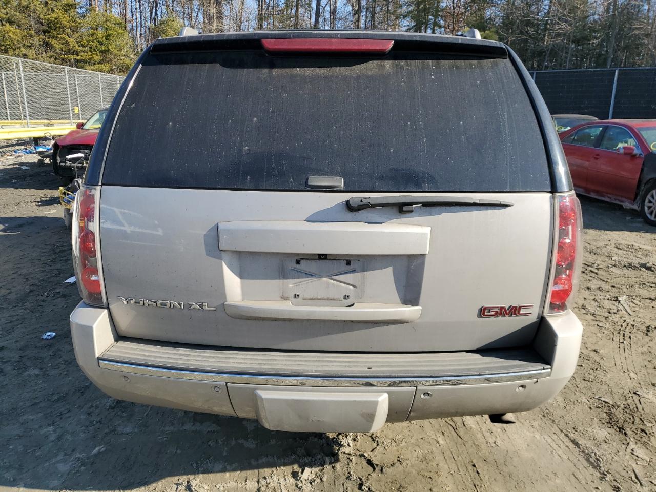 2008 GMC Yukon - Image 6