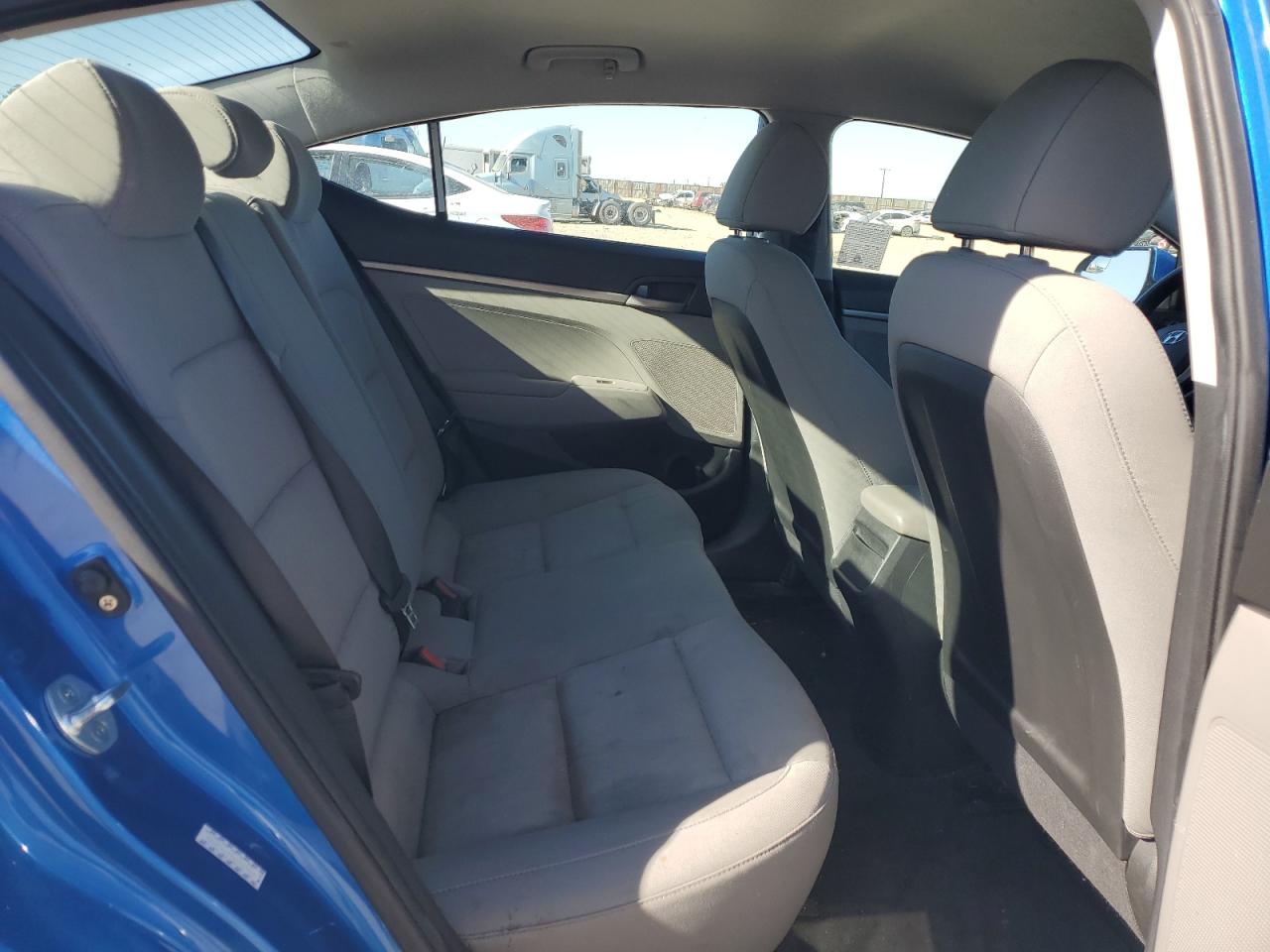 2017 Hyundai Elantra - Image 10