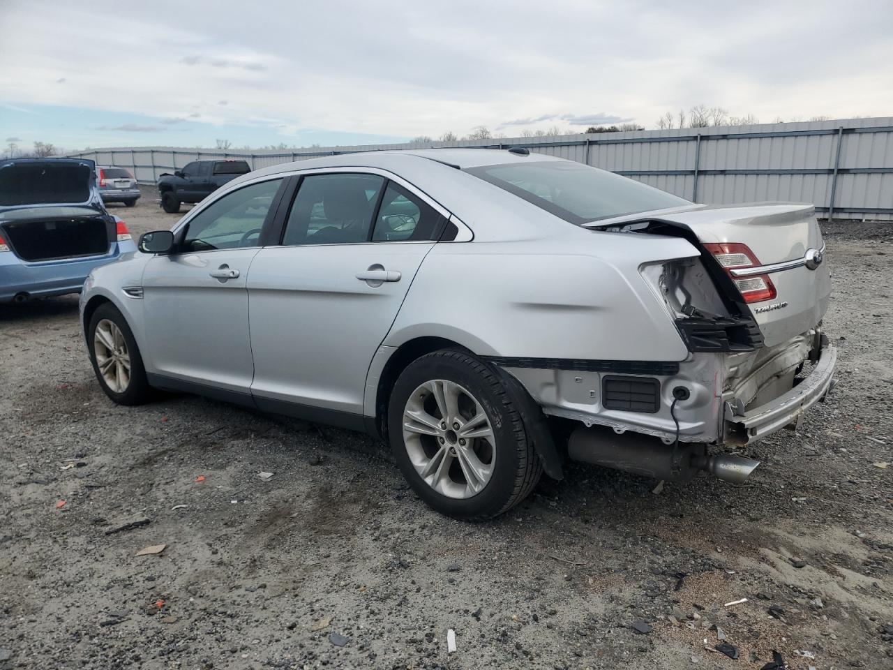 VIN 1FAHP2E87GG131183 2016 FORD TAURUS no.2