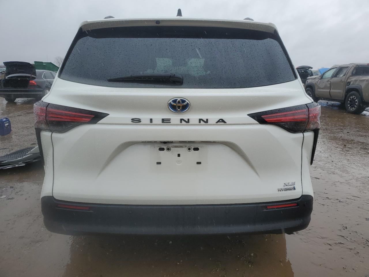 2021 Toyota Sienna - Image 6