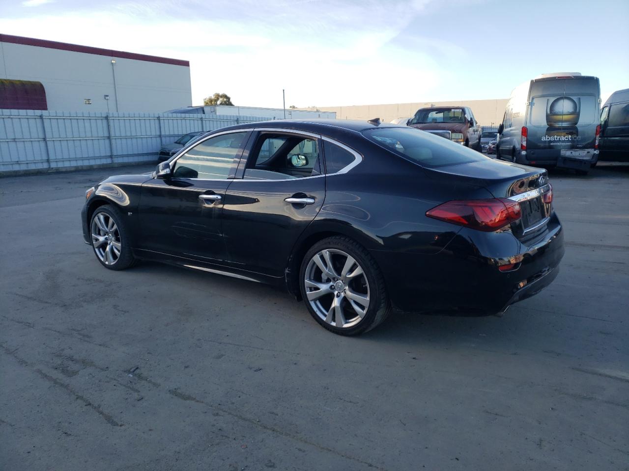 VIN JN1BY1AP5FM542606 2015 INFINITI Q70 no.2