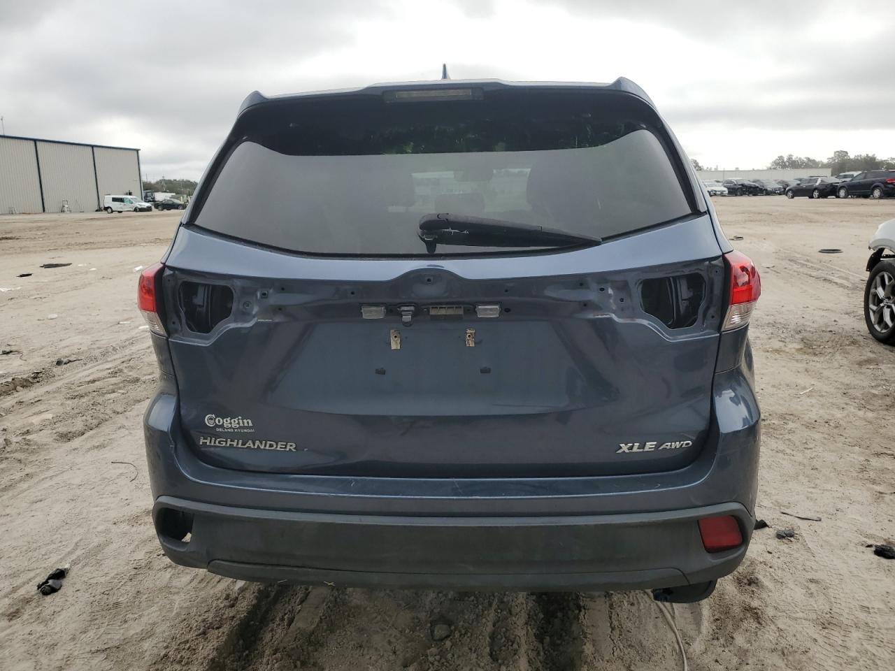 2017 Toyota Highlander - Image 6