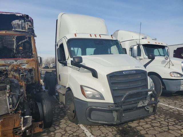 2021 FREIGHTLINER CASCADIA 116  à vendre chez Copart MI - DETROIT