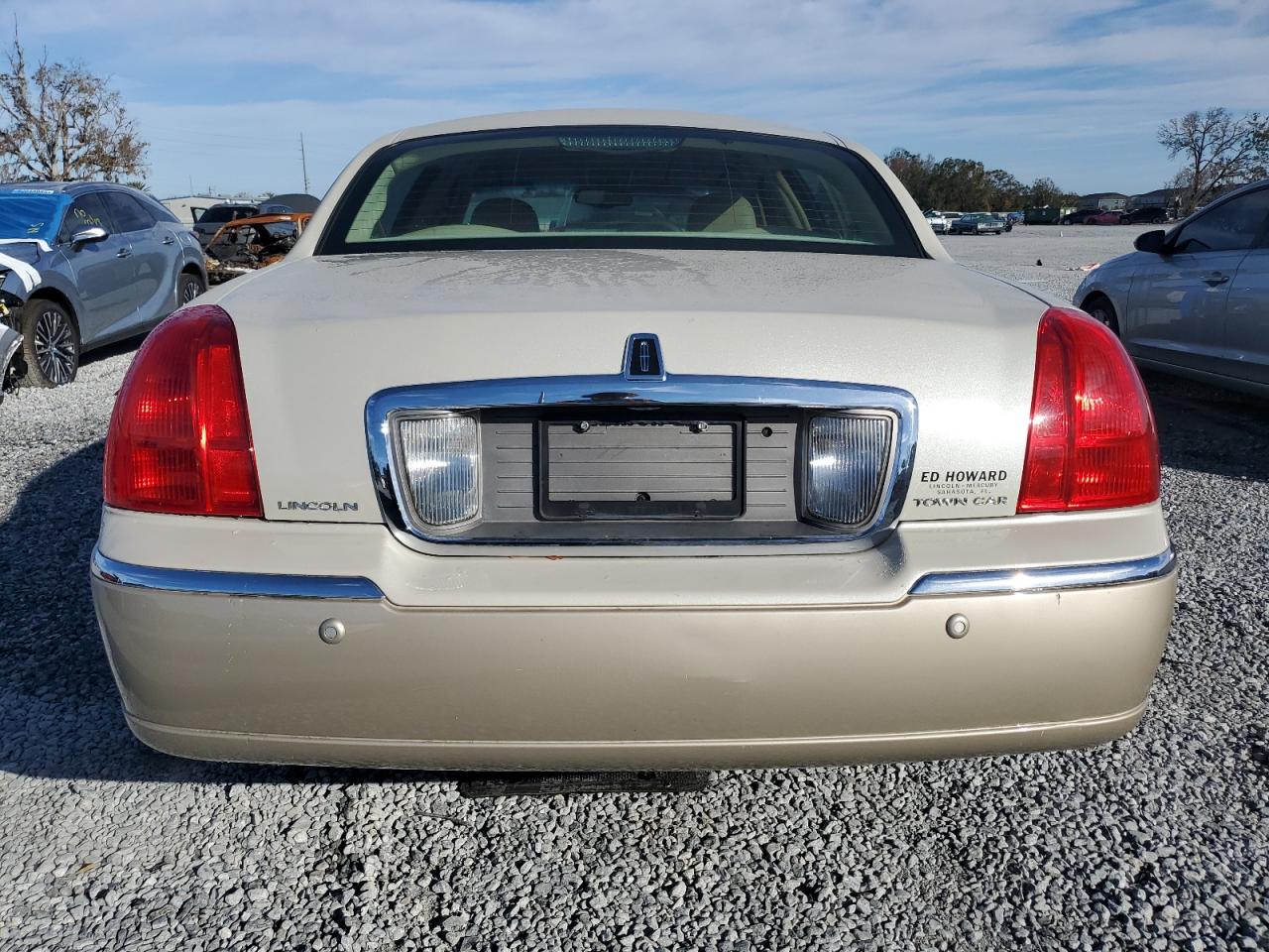 2005 Lincoln Town Car Signature VIN: 1LNHM81W65Y664316 Lot: 42442245