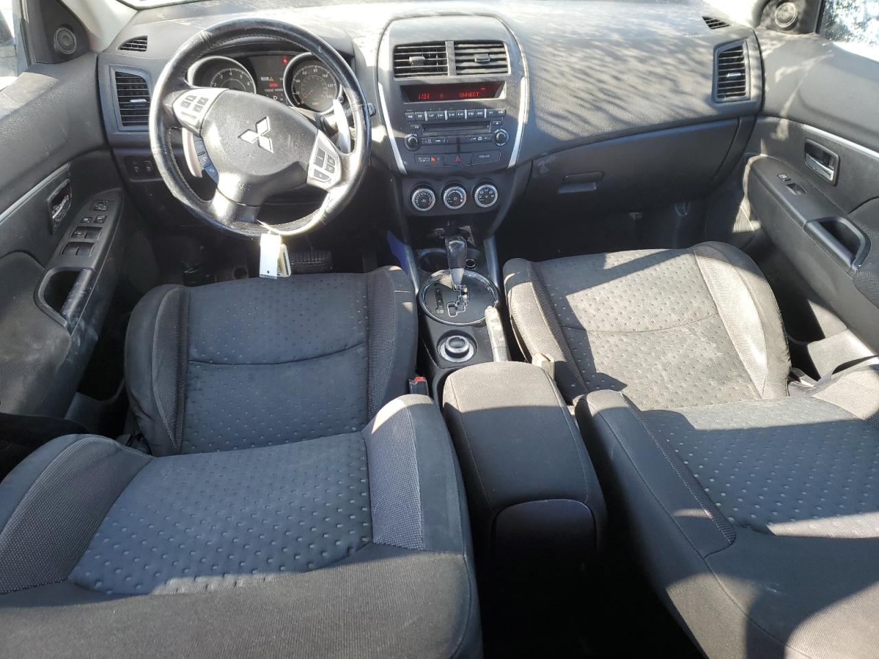 2011 Mitsubishi Outlander - Image 8
