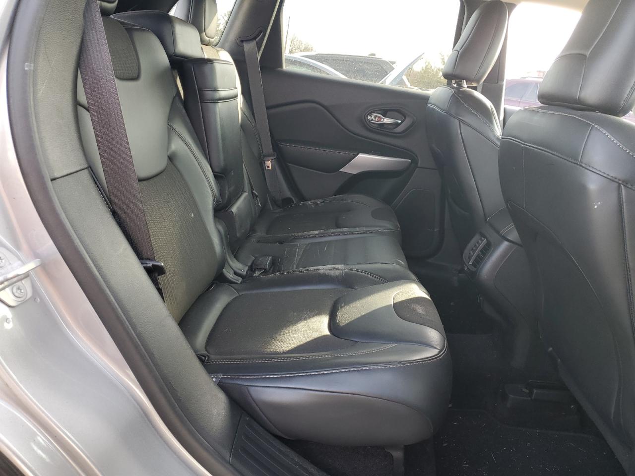 2018 Jeep Grand Cherokee - Image 11