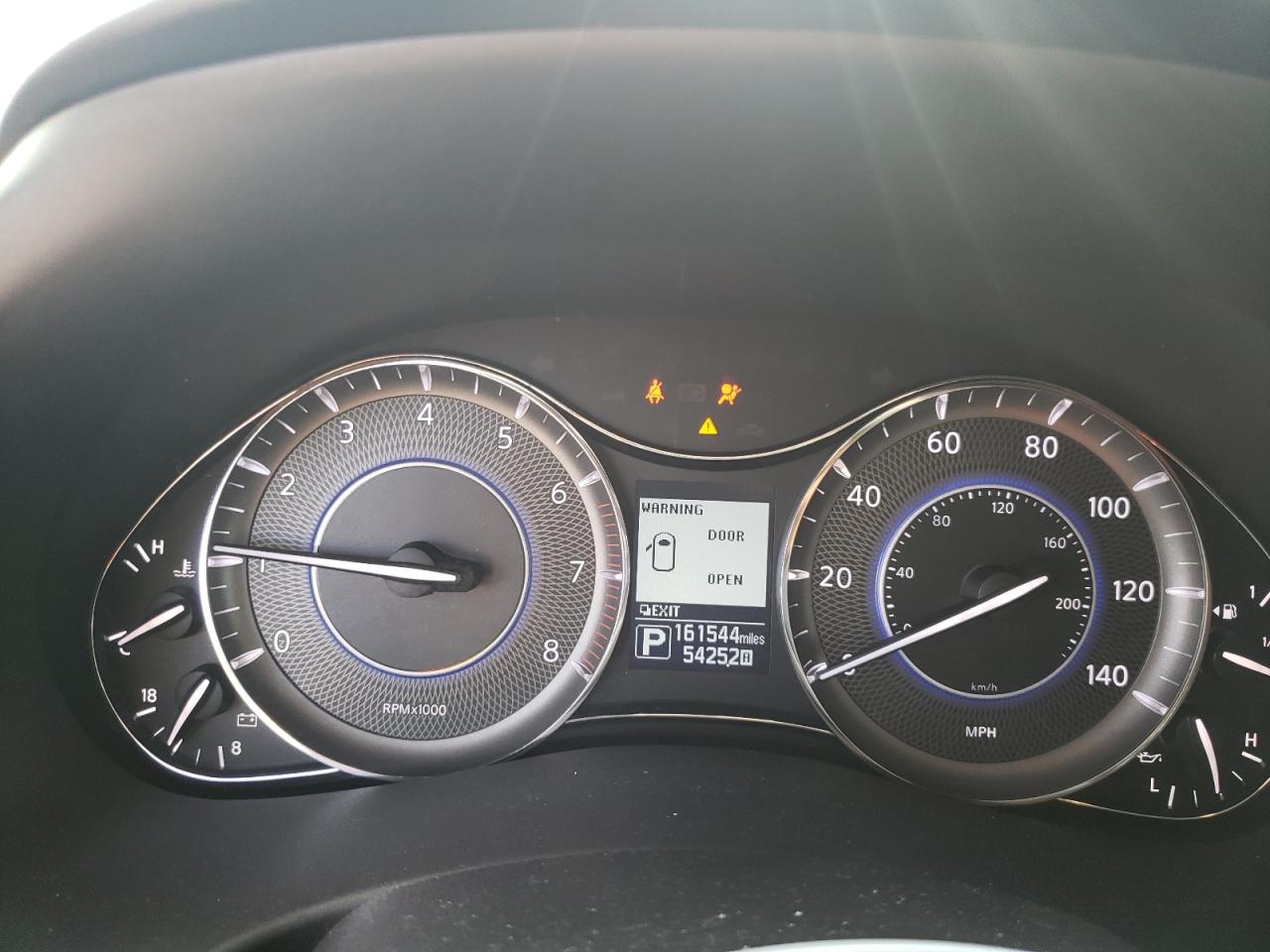 2016 Infiniti QX80 - Image 9