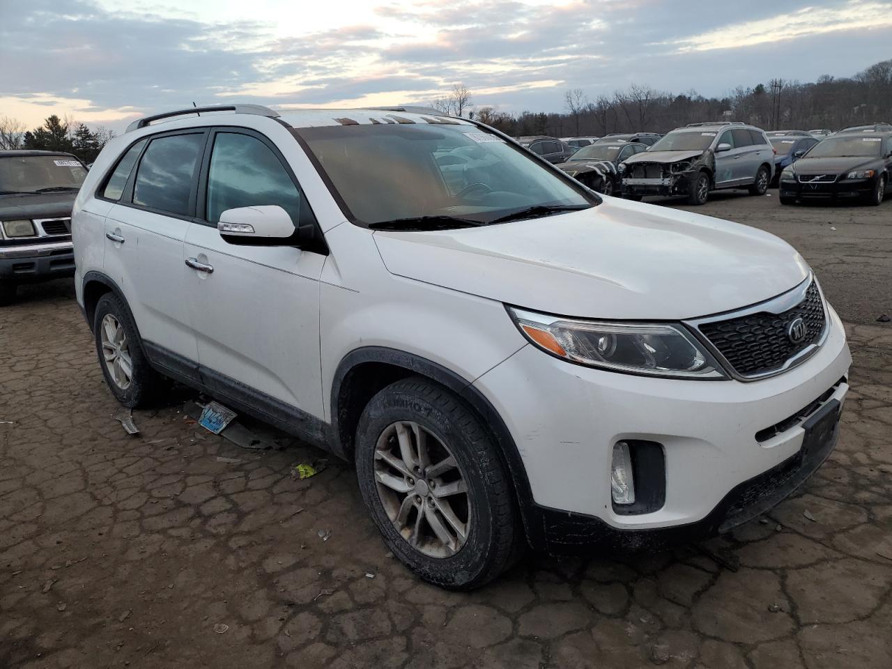 VIN 5XYKT4A62FG601925 2015 KIA SORENTO no.4