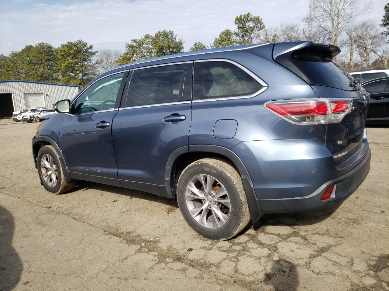 2015 Toyota Highlander - Image 2