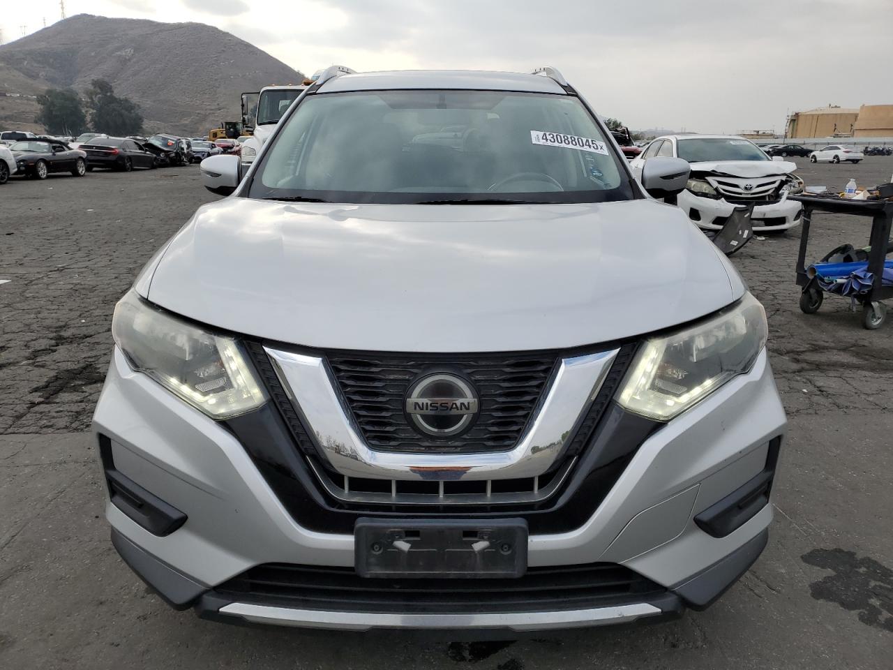 2018 Nissan Rogue - Image 5