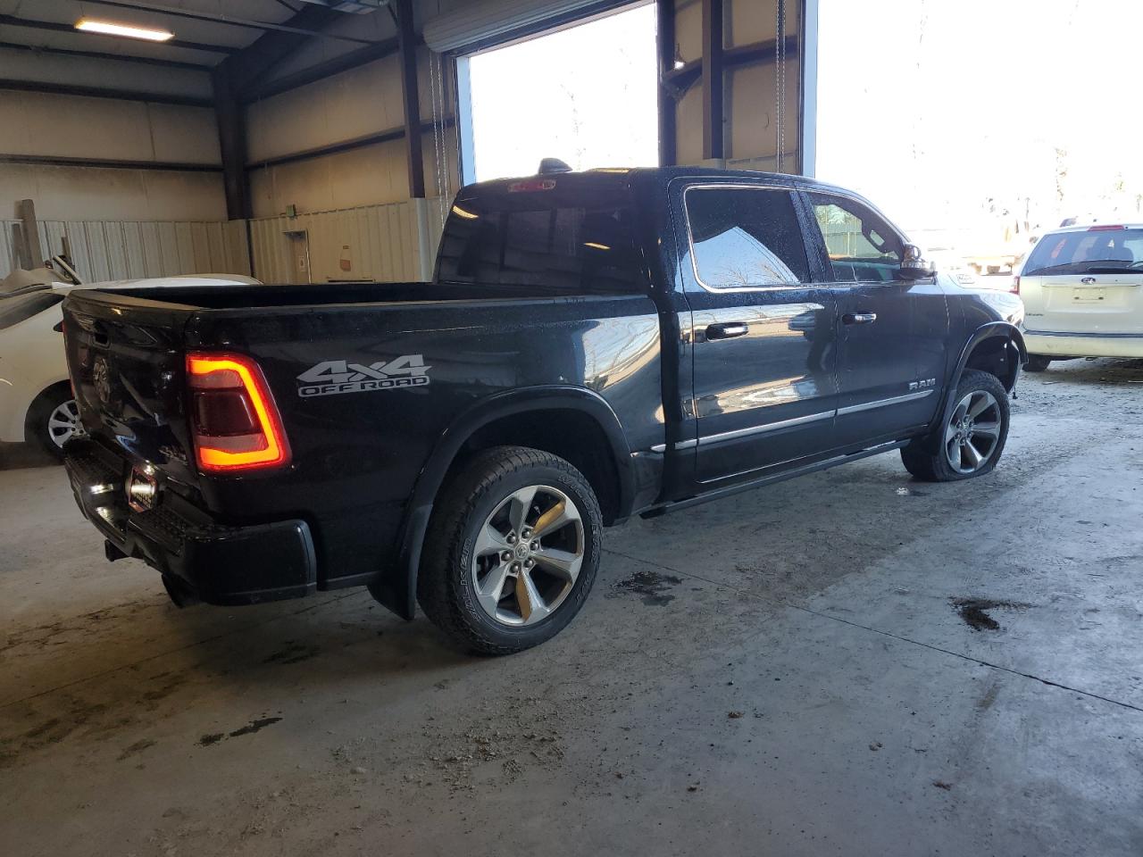 2019 RAM 1500 - Image 3