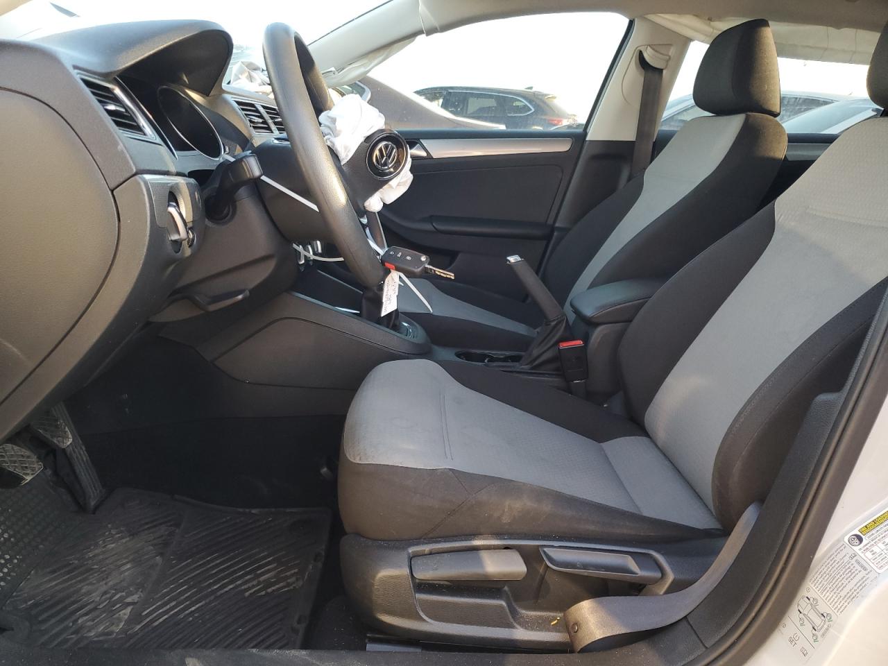 2017 Volkswagen Jetta - Image 7