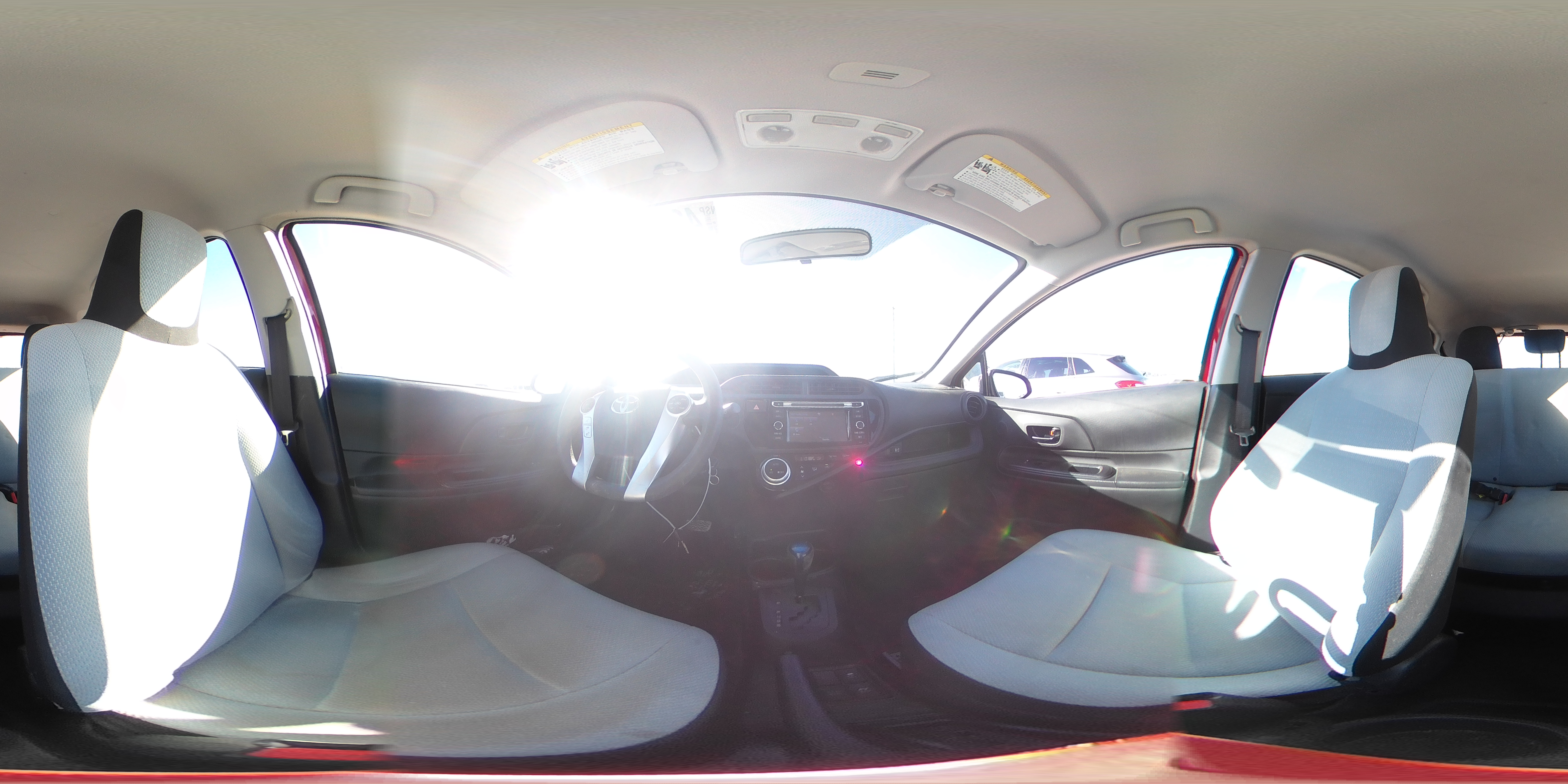 2015 Toyota Prius - Image 12