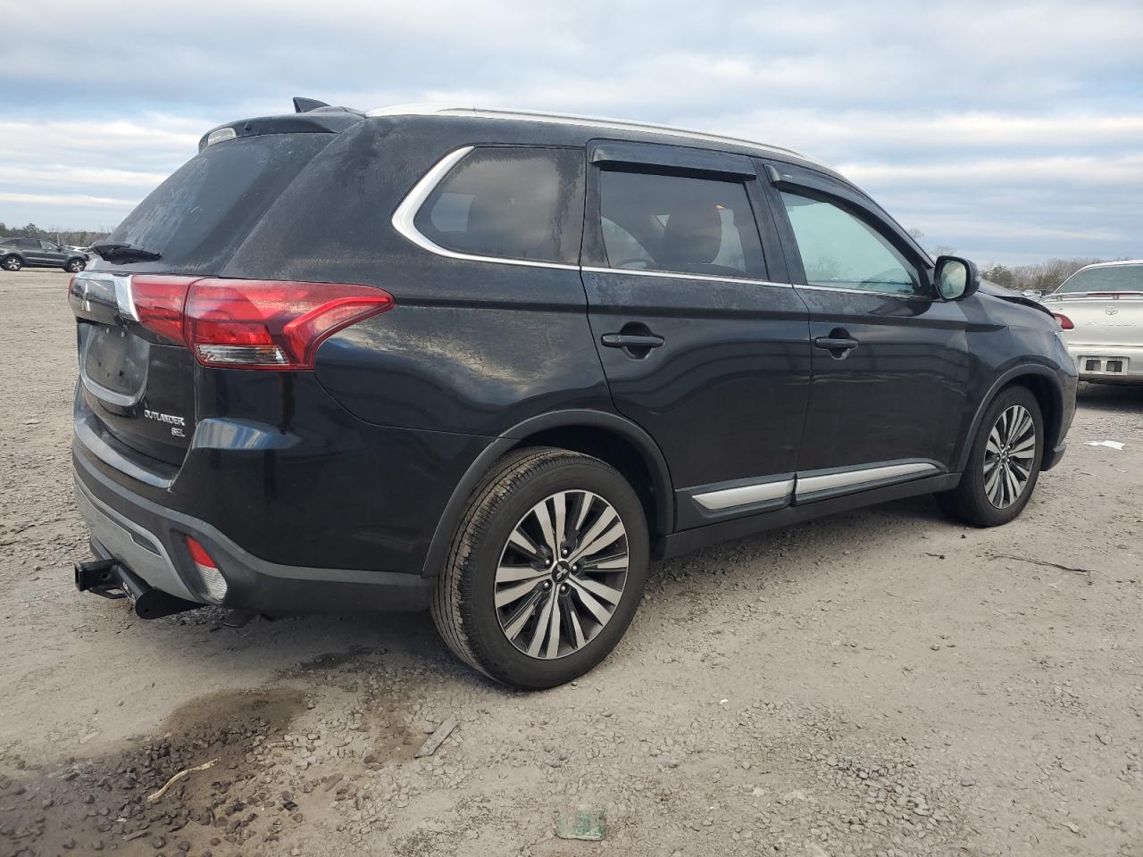 2019 Mitsubishi Outlander - Image 3